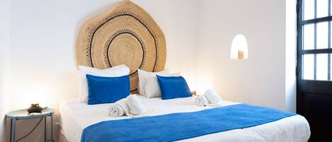 アイロン / アイロン台、WiFi (無料)、ベッドシーツ