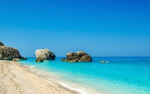 Beach - Sea Breeze apartment n.1 (with private pool) (Kalamitsi)