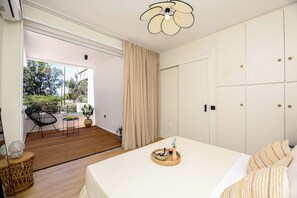 2 bedrooms, free WiFi - Coastal Charm by Neuvel (Glyfada)