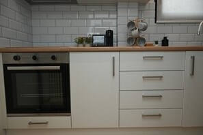 Fridge, oven, coffee/tea maker, cookware/dishes/utensils - Nueva Lycabettus by Neuvel  · (Athina)