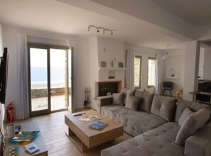 TV - Sunrise stone villa with Jacuzzi (Pera Meria)