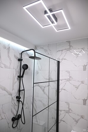 Hair dryer, towels - Urban Loft by Neuvel (Athina)