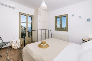 3 bedrooms, desk, iron/ironing board, travel cot - Family Fun in the Infinite Aegean by Neuvel (Ioulis)