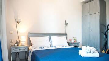 2 bedrooms, desk, iron/ironing board, travel cot