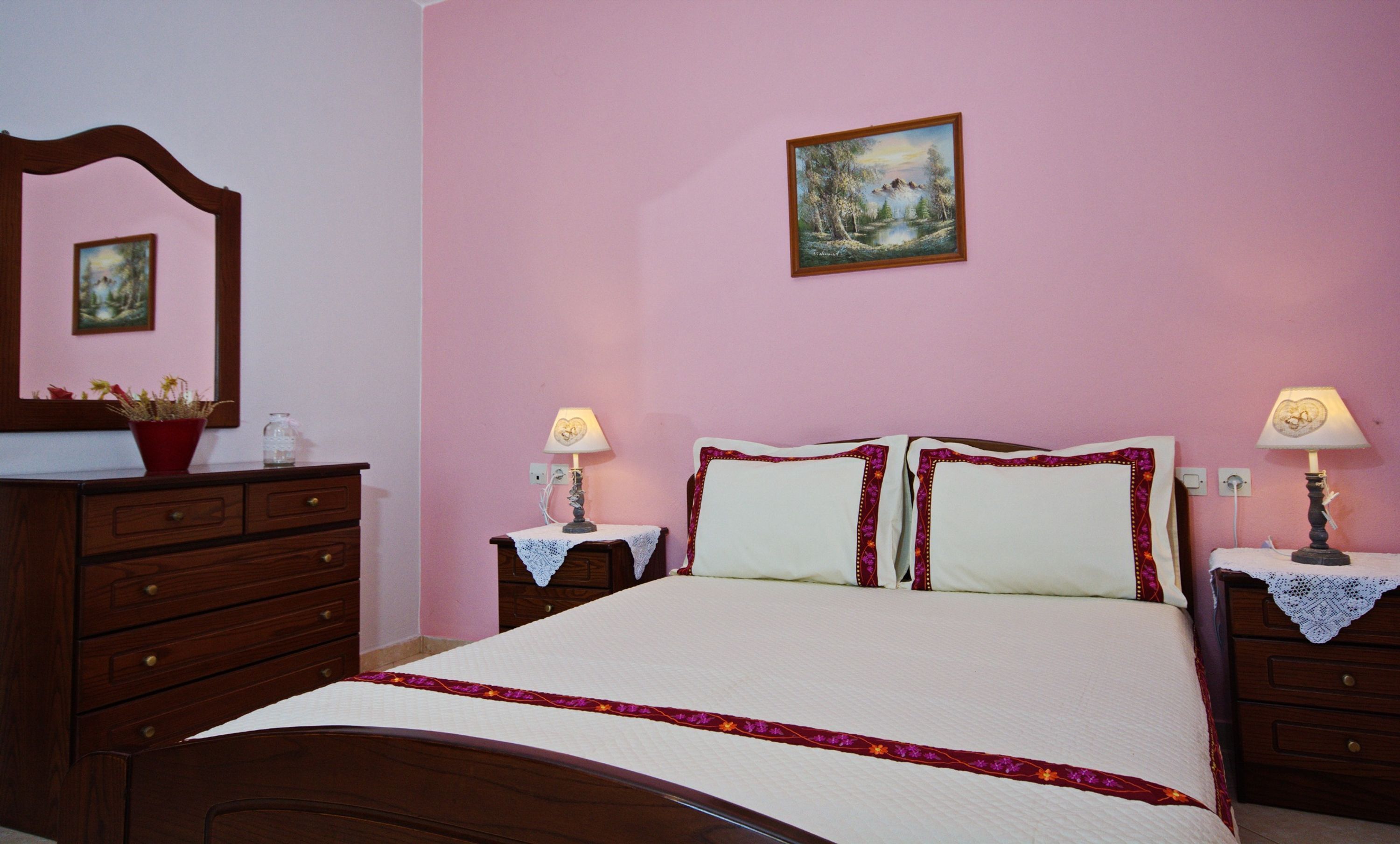 Iron/ironing board, travel cot, free WiFi, bed sheets