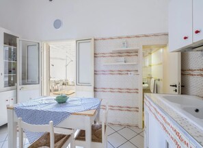 Ferienhaus, 2 Schlafzimmer, Raucher, Balkon | Speisen