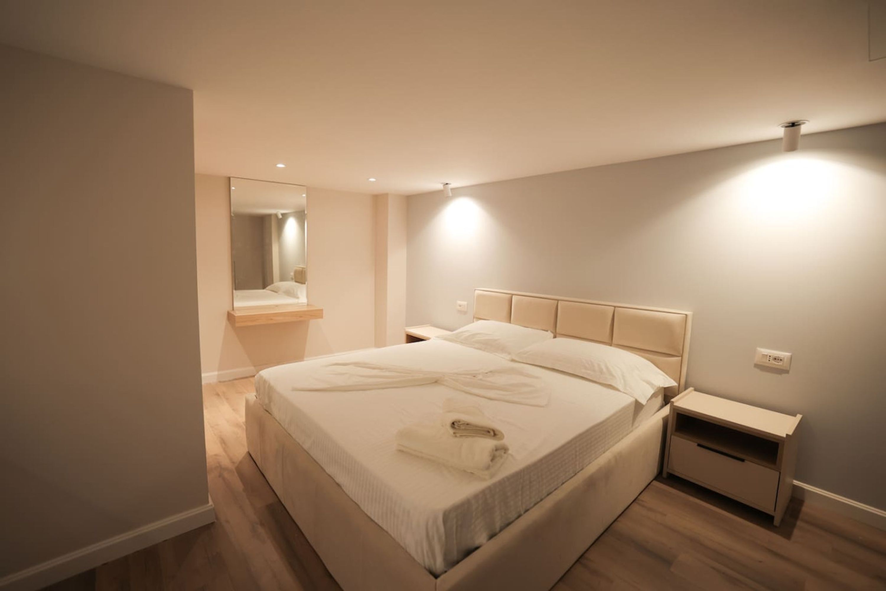 1 quarto, escrivaninha, Wi-Fi de cortesia