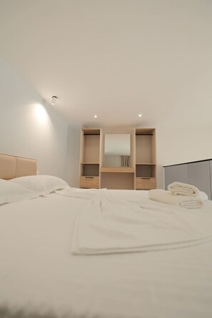 1 bedroom, desk, free WiFi - Duplex City 04 in Durrës (Durrës)
