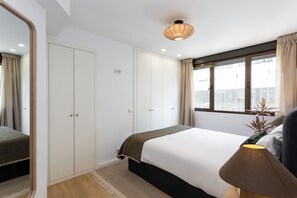 Room - Discover this elegant 2-bedroom apartment in the heart of Tetuán, perfect for extended stays and designed to offer comfort, practicality, and a contemporary touch. Located on the quiet and well-connected Julián Besteiro street (MADRID)