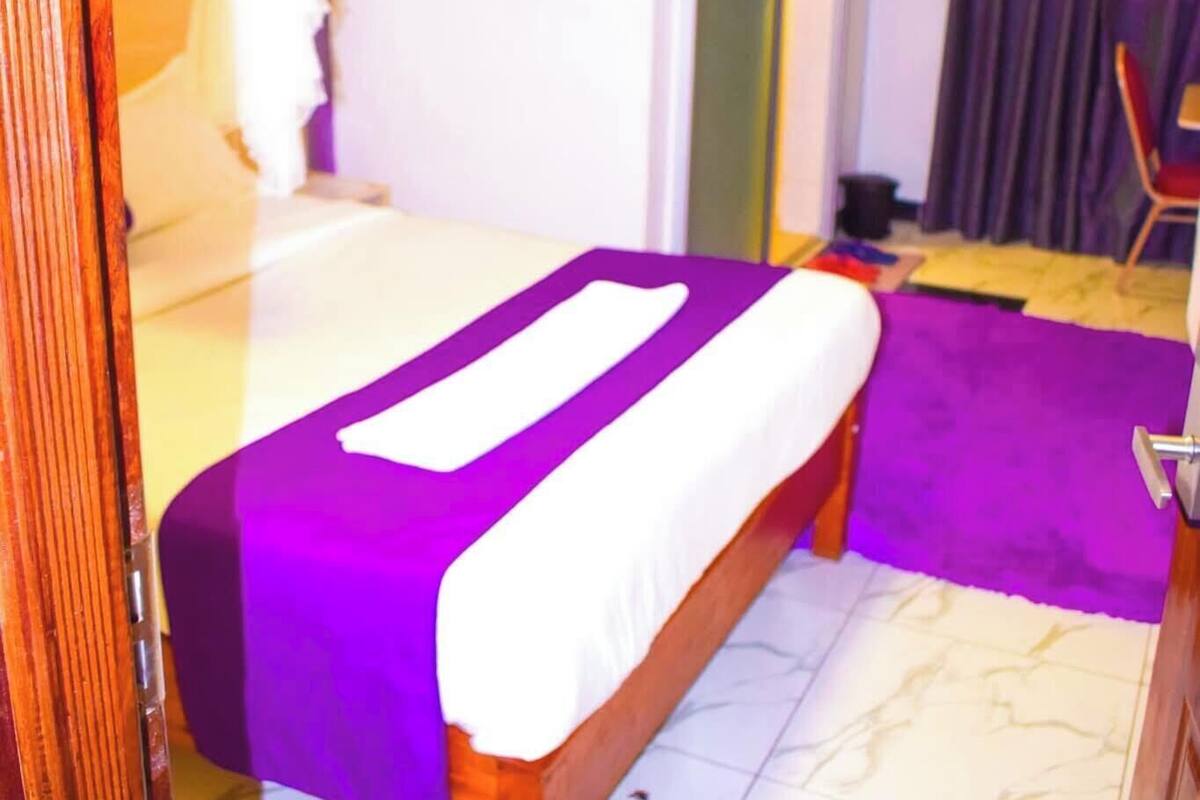 Single Room, City View | Desk, laptop workspace, free WiFi