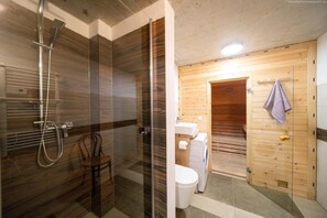 Dusj, hårføner og håndklær