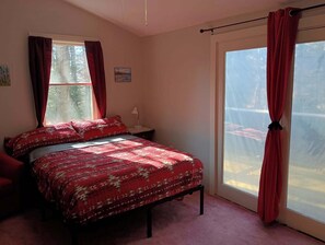 3 chambres, bureau, fer et planche à repasser, accès au Wi-Fi (inclus)