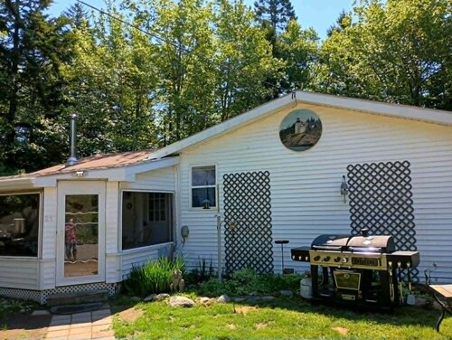 Rustic  3 bedroom charmer in the West Tremont  woods