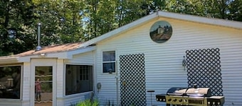 Rustic  3 bedroom charmer in the West Tremont  woods