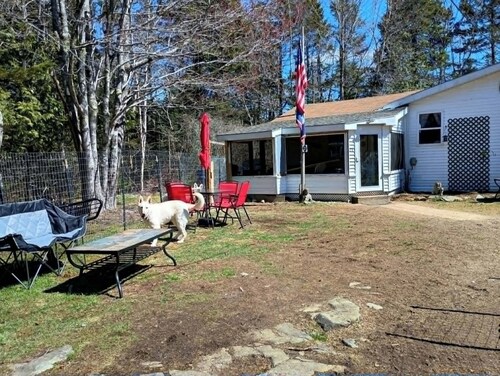 Rustic  3 bedroom charmer in the West Tremont  woods