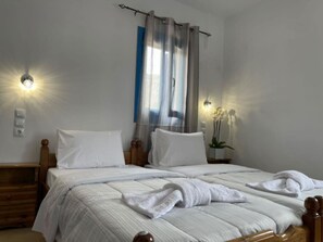 1 bedroom, iron/ironing board, travel cot, free WiFi - Lunar Melody One-Bedroom Apartment near the Beach (Kato Lefkos)