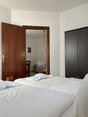 1 bedroom, iron/ironing board, travel cot, free WiFi - Lunar Melody One-Bedroom Apartment near the Beach (Kato Lefkos)