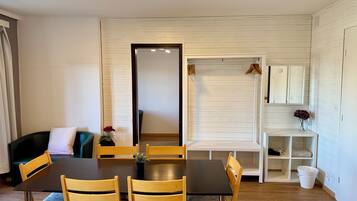 Family Apartment, 3 Bedrooms, Private Bathroom, City View | Blackout curtains, iron/ironing board, travel cot, free WiFi