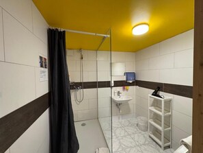 Family Apartment, 2 Bedrooms, Private Bathroom, City View | Bathroom | Shower, hair dryer, towels, soap - DownTown Apartments (Interlaken)