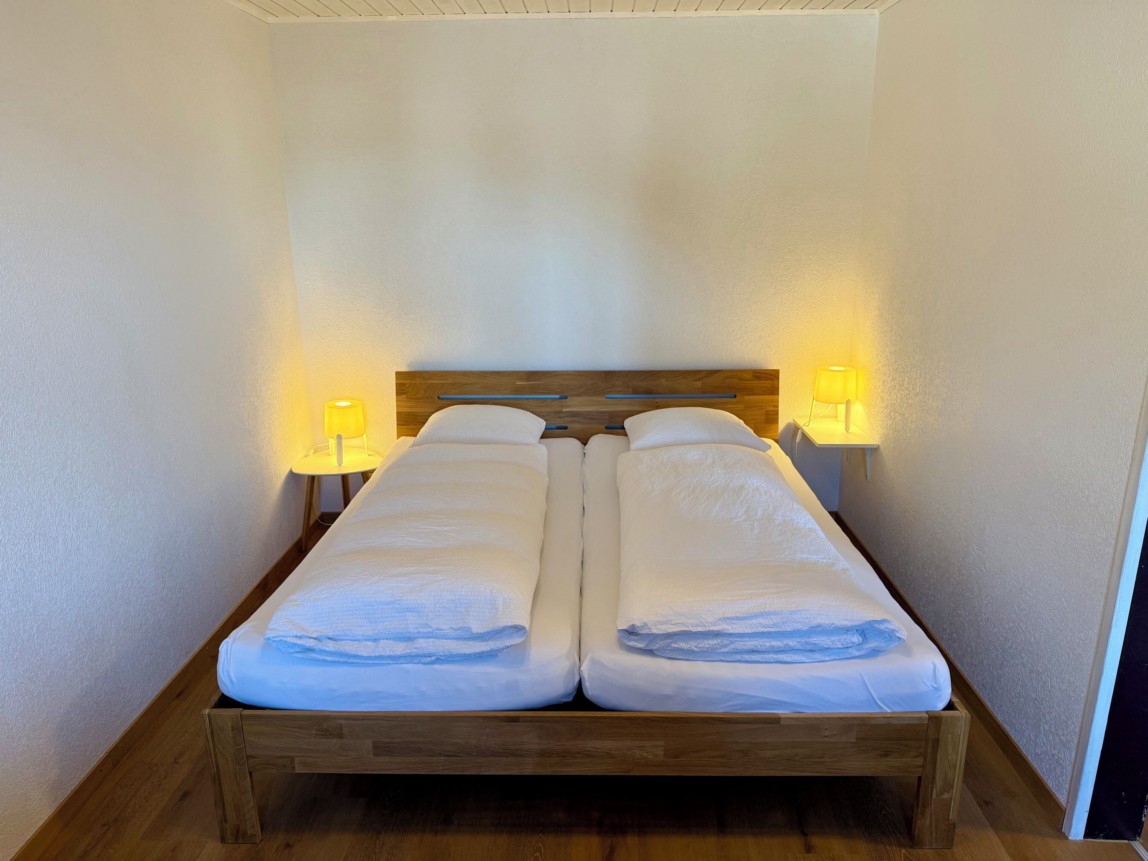 Familienapartment, 3 Schlafzimmer, eigenes Bad, Stadtblick | Verdunkelungsvorhänge, Bügeleisen/Bügelbrett, Reisekinderbett