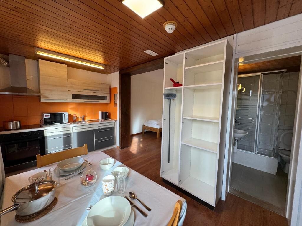 Standard Studio, Kitchen, Mountain View | Private kitchen | Full-size fridge, microwave, oven, stovetop