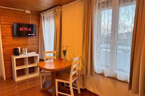 Estudio estándar, cocina, vistas a la montaña | Servicio de comidas en la habitación