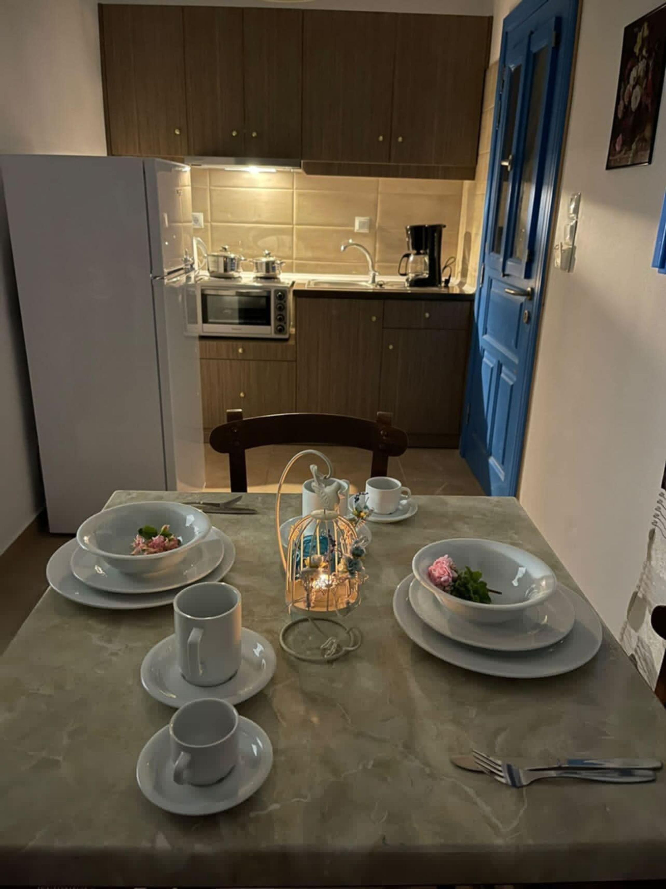 Kaffetrakter/tekoker, kjøleskap, ovn og kokeplater