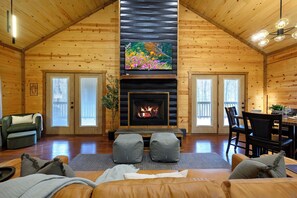 Smart TV, fireplace - Cozy Broken Bow Getaway w/ Hot Tub, Sauna, & Creek (Broken Bow)