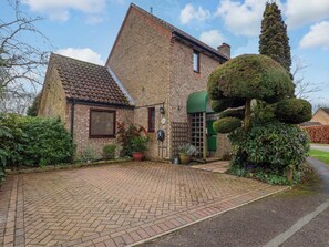 Exterior - 17 Demesne Gardens (Ipswich)