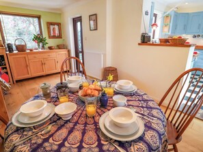 Dining - 17 Demesne Gardens (Ipswich)