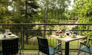 Outdoor dining - Chalet in Nontron With Heated Pool (Nontron)