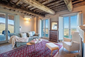 Living area - Luxury Villa in Val d'Orcia: Private Tuscan Oasis (Castiglione d'Orcia)