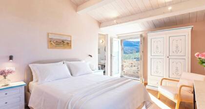 Luxury Villa in Val d'Orcia: Private Tuscan Oasis