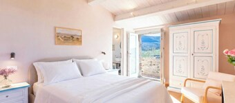 Luxury Villa in Val d'Orcia: Private Tuscan Oasis