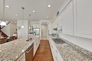 Fridge, microwave, oven, stovetop - Charming Retreat at Beach Club, Spacious 4 Bedroom House, Minutes to Bethany (Ocean View)