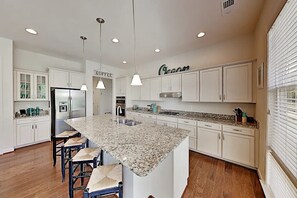 Fridge, microwave, oven, stovetop - Charming Retreat at Beach Club, Spacious 4 Bedroom House, Minutes to Bethany (Ocean View)