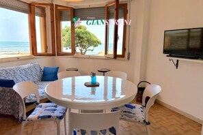 Dining - Three-room apartment for 6 guests in central area-Rif.Mediterraneo (San Vincenzo)