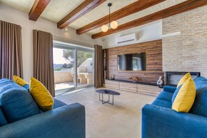 TV, fireplace - Ta Guza - Ghasri Holiday Home (L-Għasri)