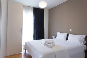 2 habitaciones, escritorio, tabla de planchar con plancha y wifi gratis 