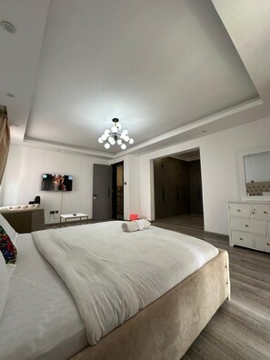 Classic Apartment, City View | Desk, laptop workspace, iron/ironing board, free WiFi - Platinum Oak Residency (Nairobi)