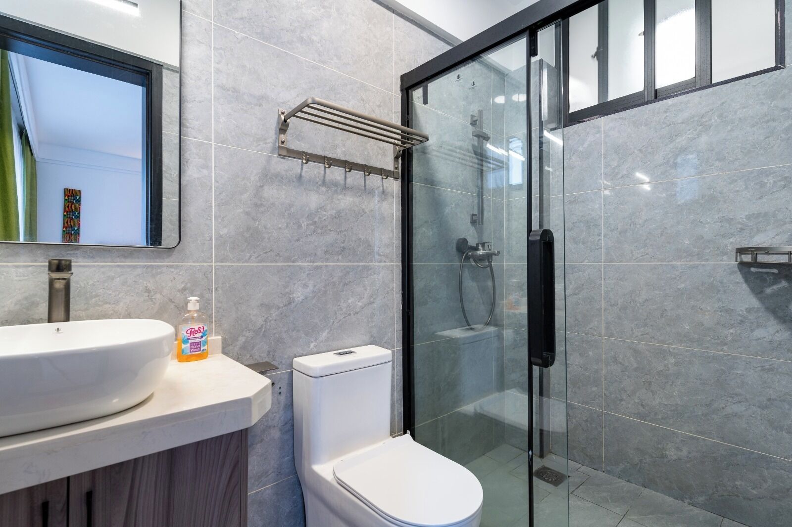 Family Apartment, City View | Bathroom | Slippers, towels, soap, toilet paper