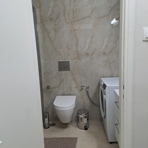 Shower, hair dryer, towels - Skipper's Urban Endeavour (Athina)