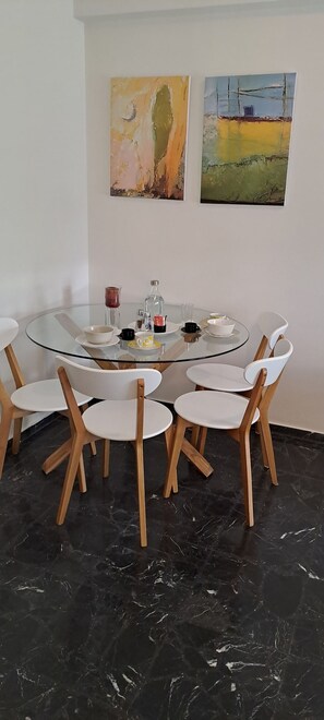Dining - The Opera & the Arena 2p apart (Athina)