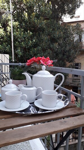 Outdoor dining - The Six Museums central Athens Stadium 4pers apart (Athina)