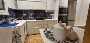 Fridge, microwave, oven, stovetop - The Six Museums central Athens Stadium 4pers apart (Athina)