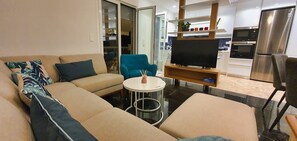 TV, offices - The Six Museums central Athens Stadium 4pers apart (Athina)