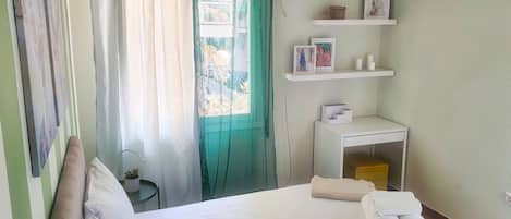 2 Schlafzimmer, Schreibtisch, Bügeleisen/Bügelbrett, kostenloses WLAN
