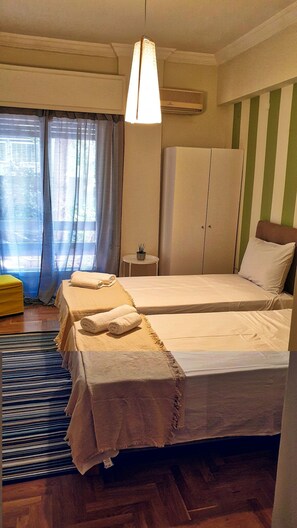 2 bedrooms, desk, iron/ironing board, free WiFi - Athens Stadium path quiet and central apartment (Athina)