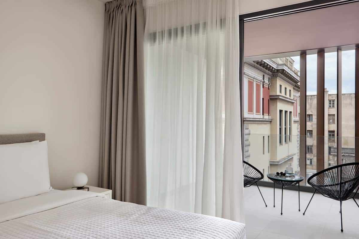 Deluxe Two Bedroom Residence with Office Room | Fer et planche à repasser, accès au Wi-Fi (inclus)