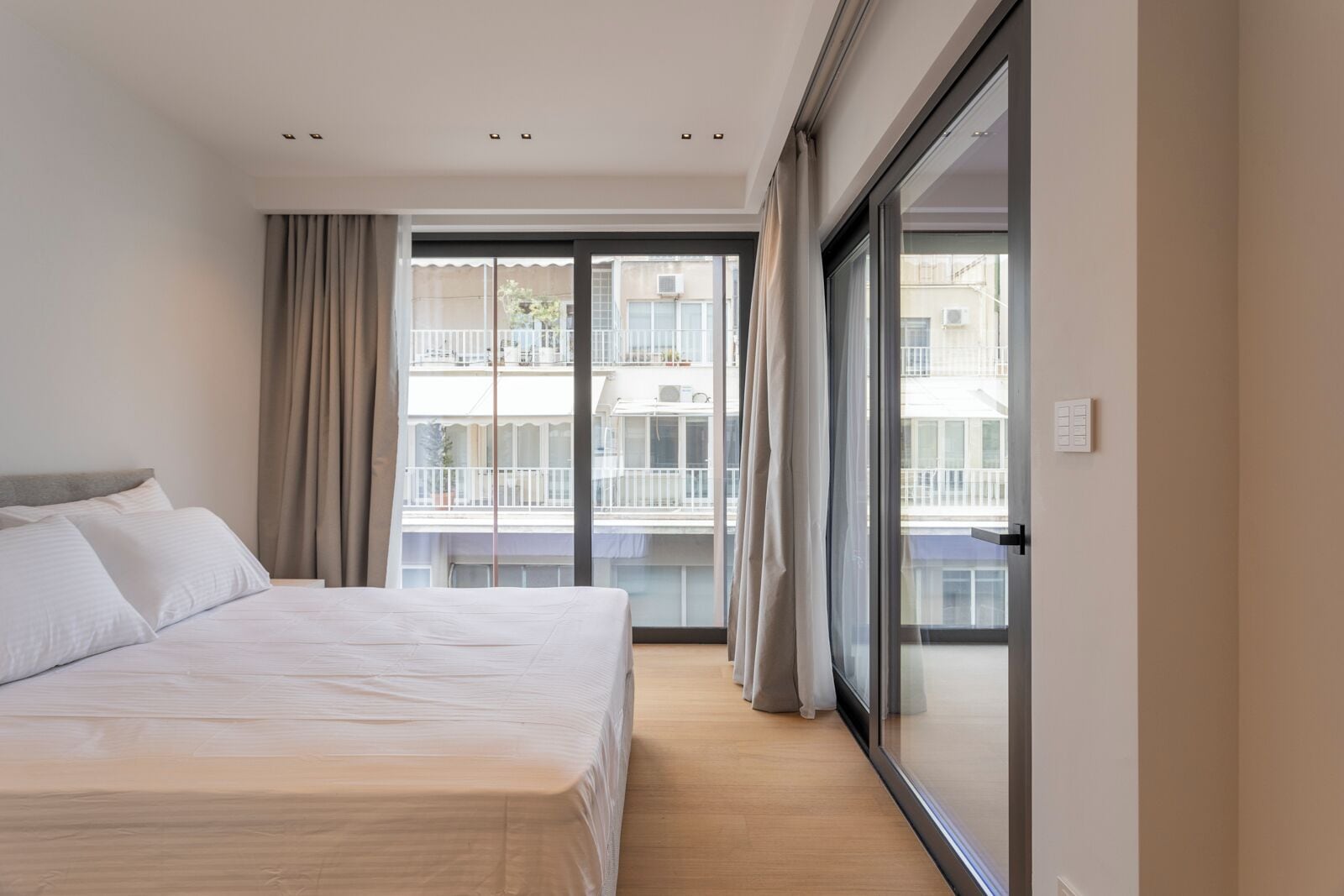 Premium Dual Master Residence | アイロン / アイロン台、WiFi (無料)